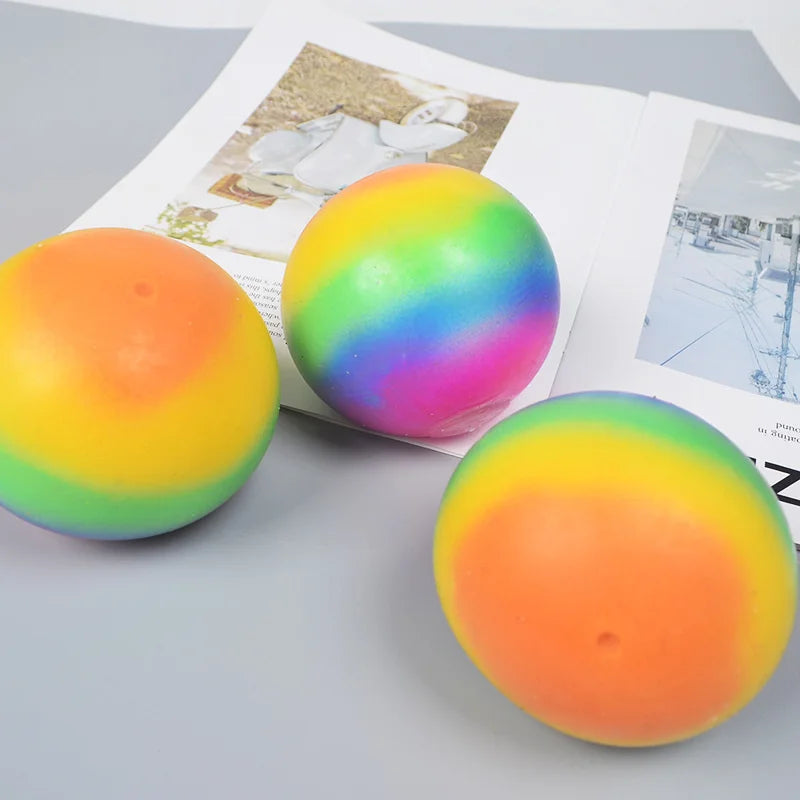 Bola rosa con gradiente de arcoíris para aliviar el estrés, juguete para apretar, pelota para saltar de rebote lento, pelota de juguete para entrenamiento de dedos para niños